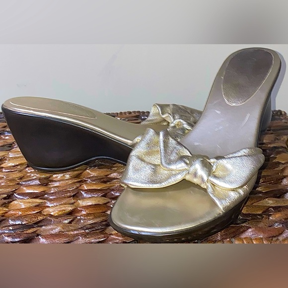 Aldo leather shoes metallic gold sandals aldo wedge aldo sandals aldo bow sandal - Picture 1 of 7